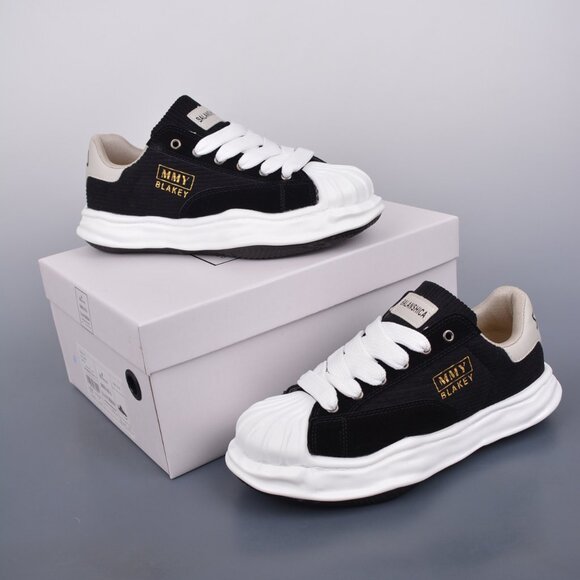 Maison MIHARA YASUHIRO Blakey Sneakers In Black